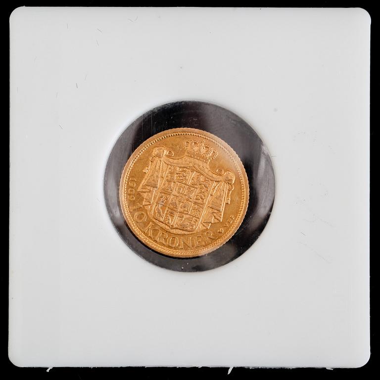GULDMYNT, 10 kroner, Frederik VIII, Danmark 1909. Vikt ca 4 gram.