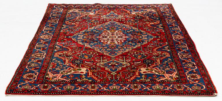 An Isfahan (?) carpet ca 245 x 160 cm.