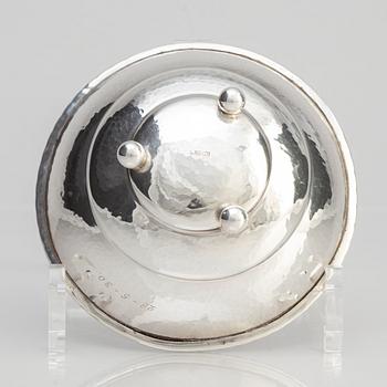 Laurits Berth, skål på kulfötter, silver, Köpenhamn 1929.