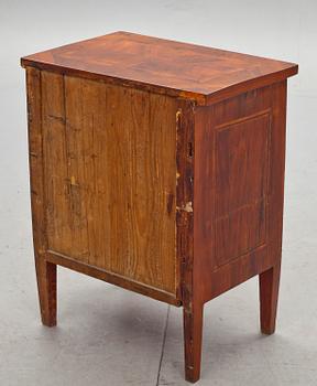 POTTSKÅP, Louis XVI-stil, trol Italien 18/1900-tal.