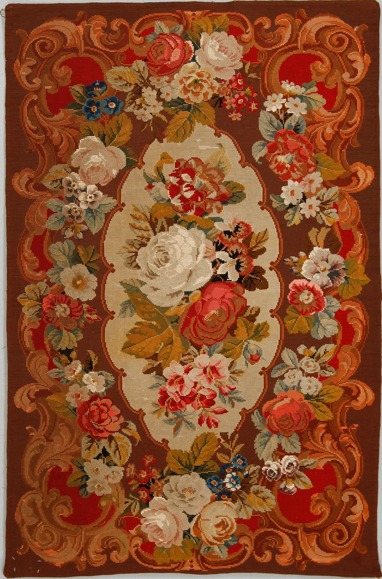TEXTIL, korstygnsbroderi, 1900-talets första hälft, ca 165x100 cm.