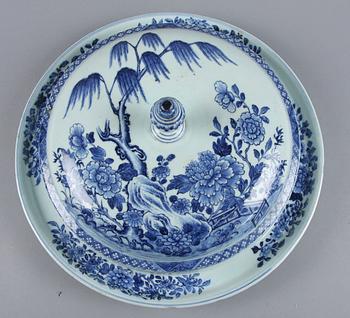 A large blue and white tureen with cover, Qing dynasty, Qianlong (1736-95).