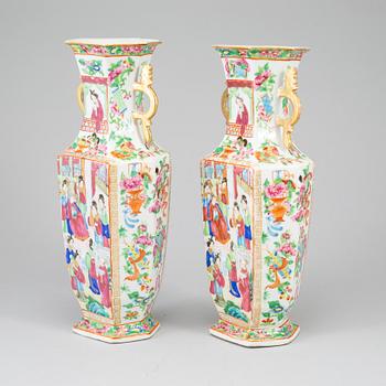 A pair of famille rose canton vases, Qing dynasty, 19th century.