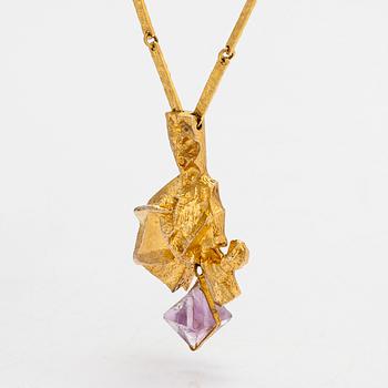 Björn Weckström, A 14K gold necklace 'Kaltio' with an amethyst for Lapponia 1972.