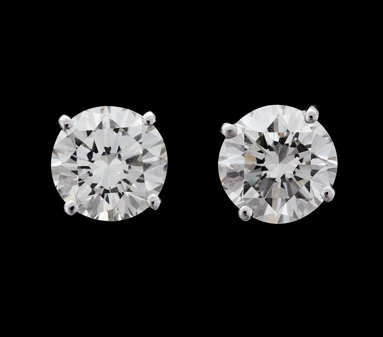 EARSTUDS, brilliant cut diamonds, 1.05 cts and 1.03 cts acc. to HRD cert.