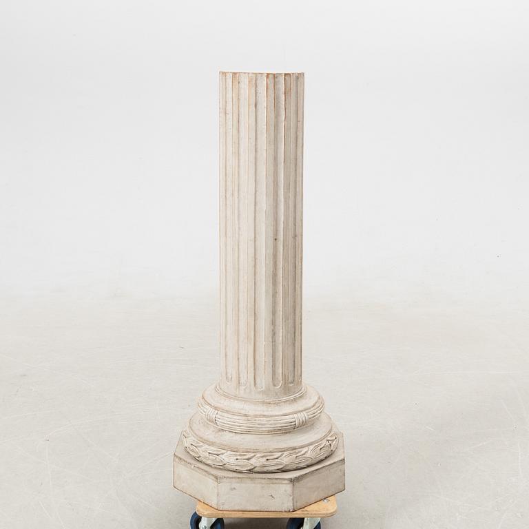 Piedestal Gustaviansk stil omkring 1900 eller äldre.