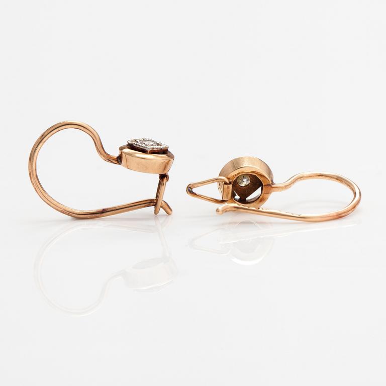 A pair of 14K gold earrings with diamonds ca. 0.06 ct tot. Finland.