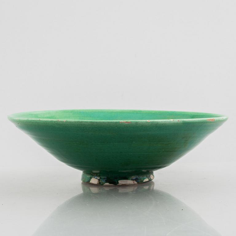 A pair of bowls, circa 1900.