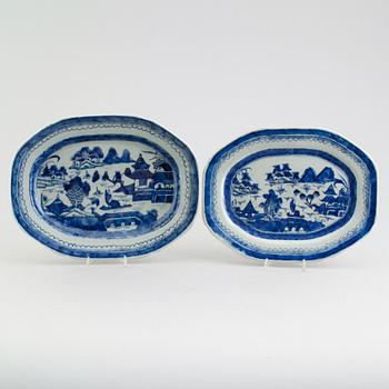 STEKFAT, 2 st, porslin, Kina, kompaniporslin, 1700-/1800-tal.