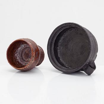 Raija Tuumi, malja ja pikari, kivitavaraa, signeerattu RT Arabia 1963 ja 1971.