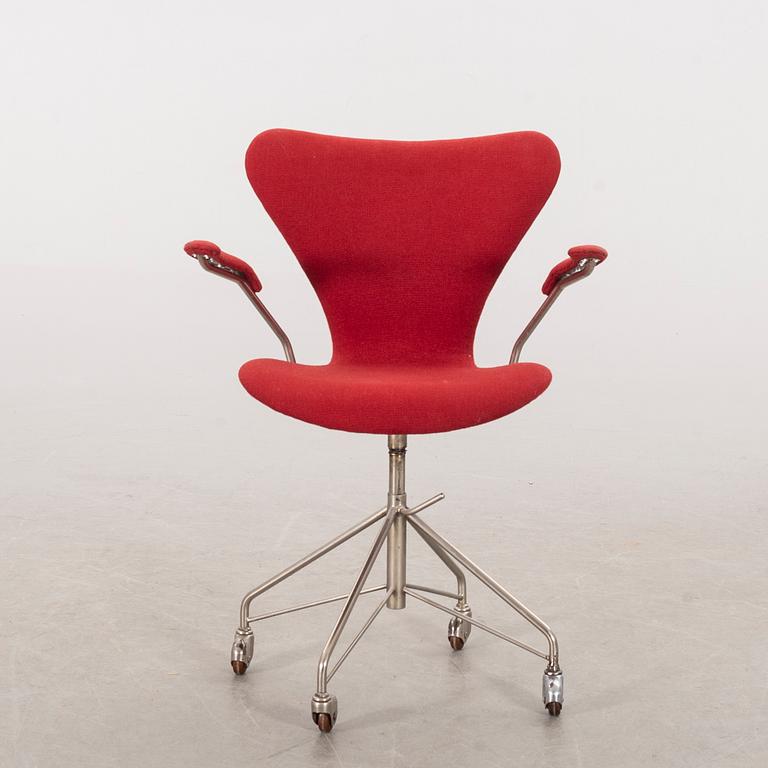 ARNE JACOBSEN, "Sjuan", kontorsstol, Fritz Hansen, Danmark, 1900-talets mitt.