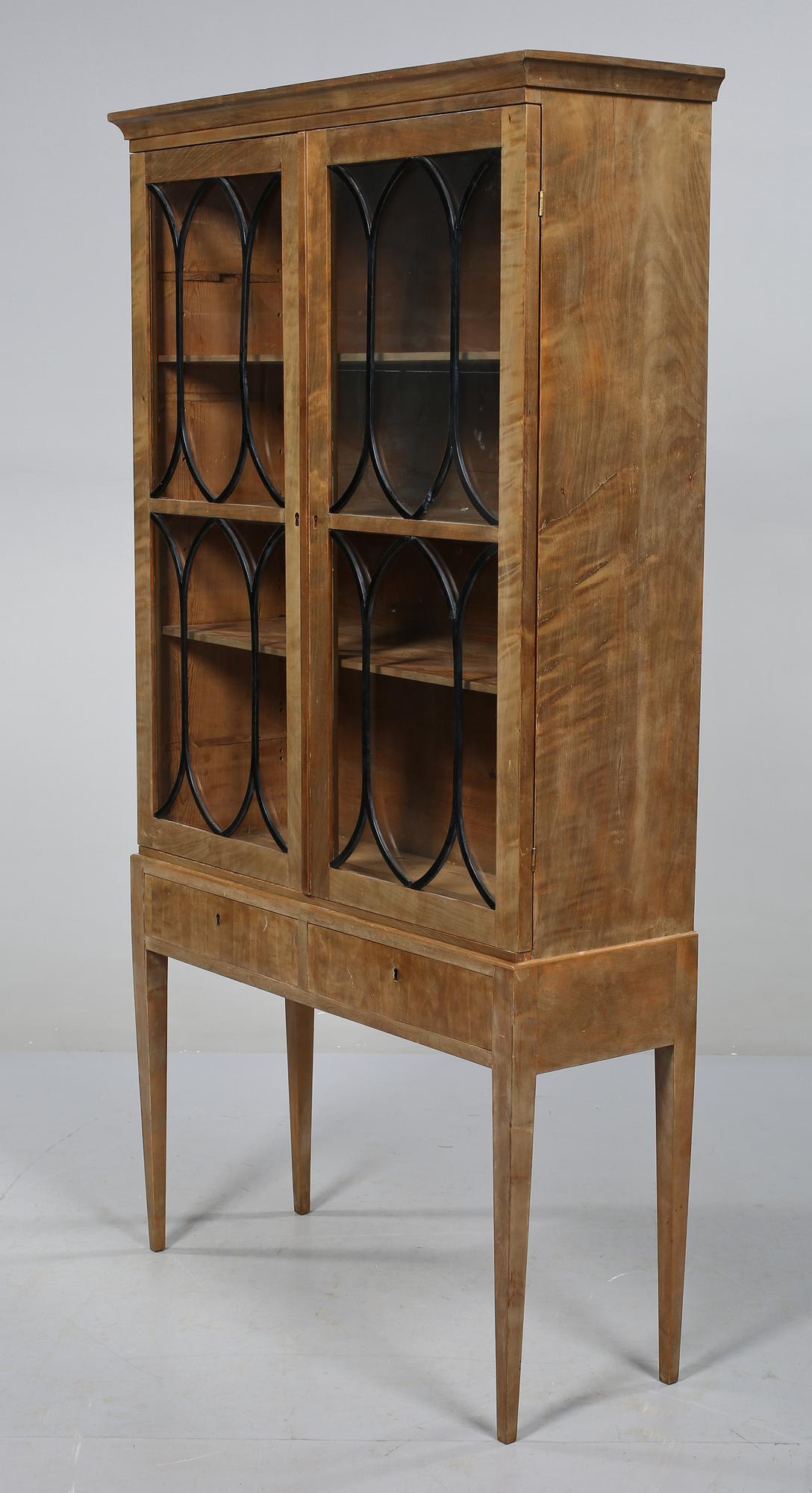 BOKSKÅP, 1900-talets första hälft.