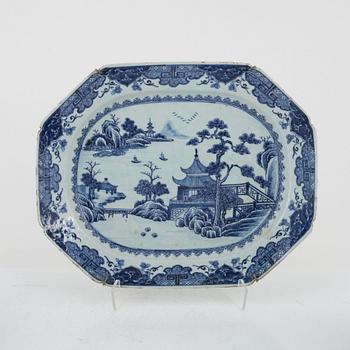 Three blue and white serving dishes, China, Qianlong (1736-95).