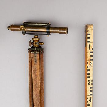 AVVÄGNINGSINSTRUMENT samt MÄTSTICKA, 1900-talets första hälft.