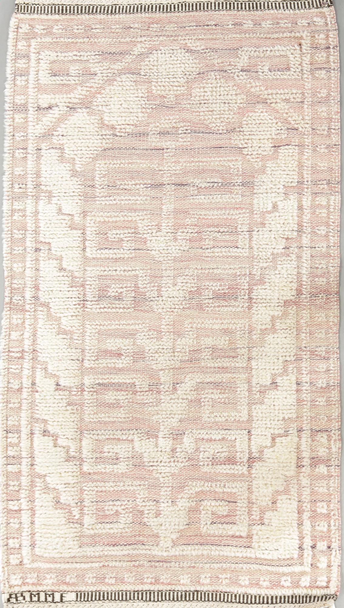 MATTA. "Vita spetsporten" (variant). Reliefflossa Ca 128 x 68 cm. Signerad AB MMF (AB Märta Måås-Fjetterström).