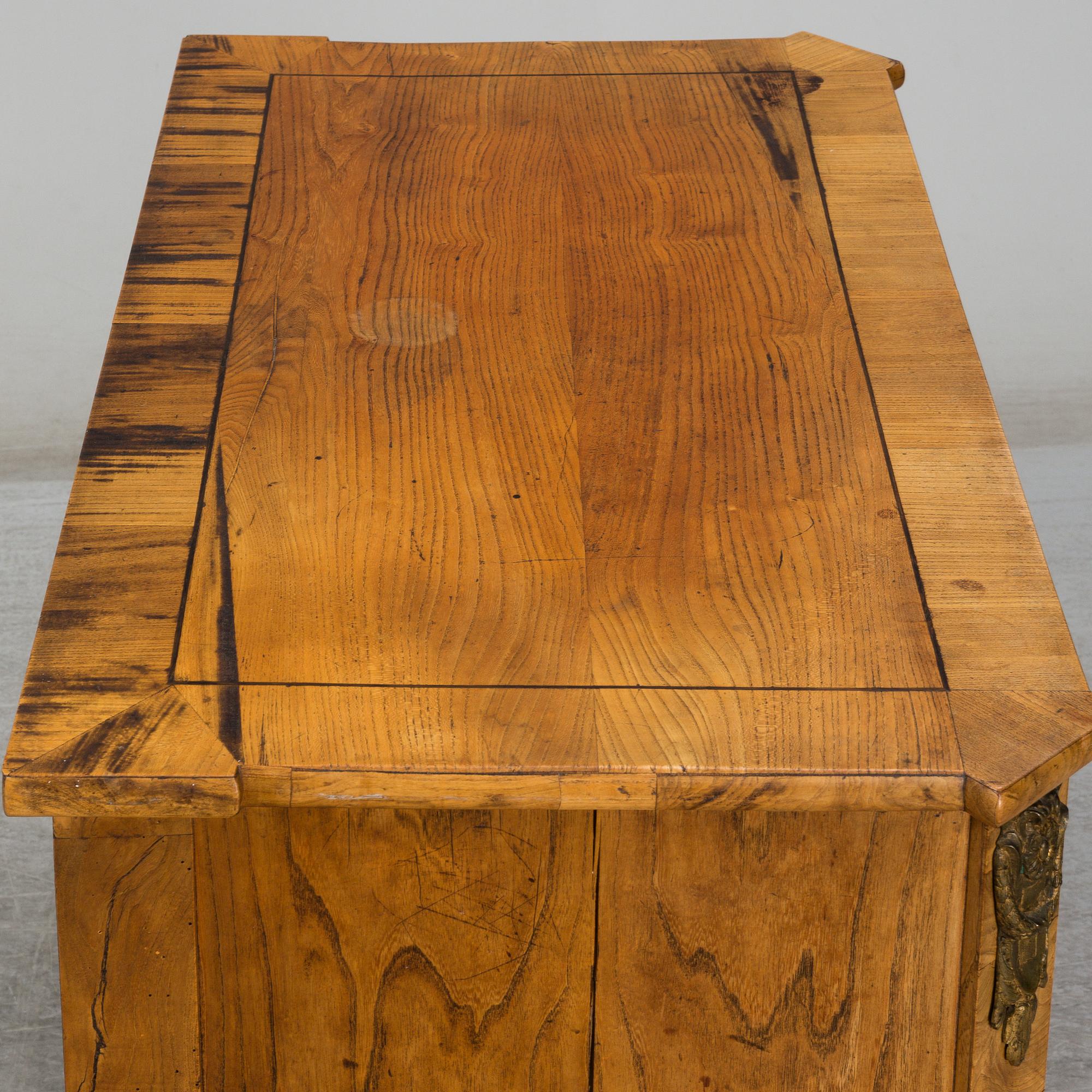 A Gustavian chest of drawers, 18th Century.