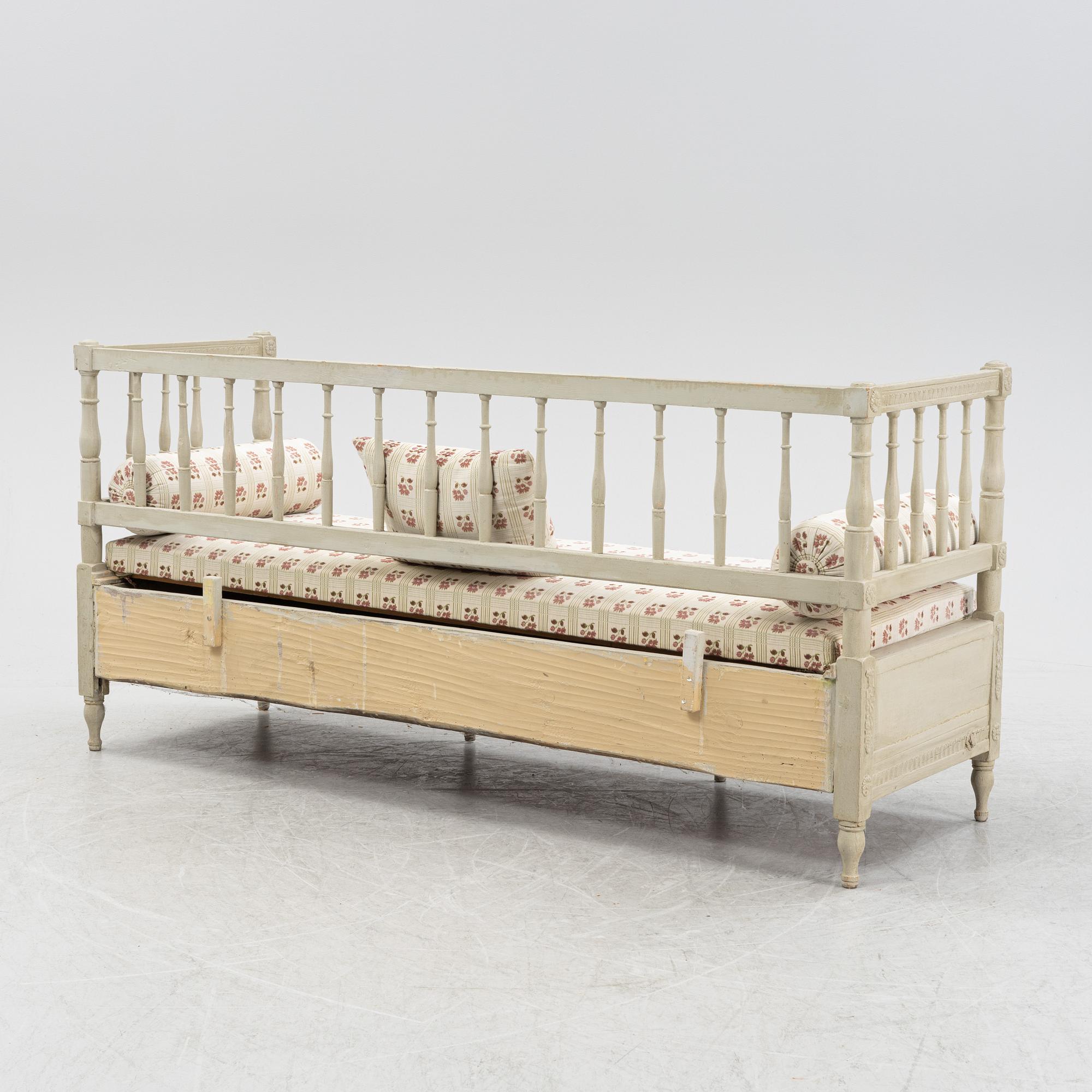 Soffa, sengustaviansk, omkring år 1800.