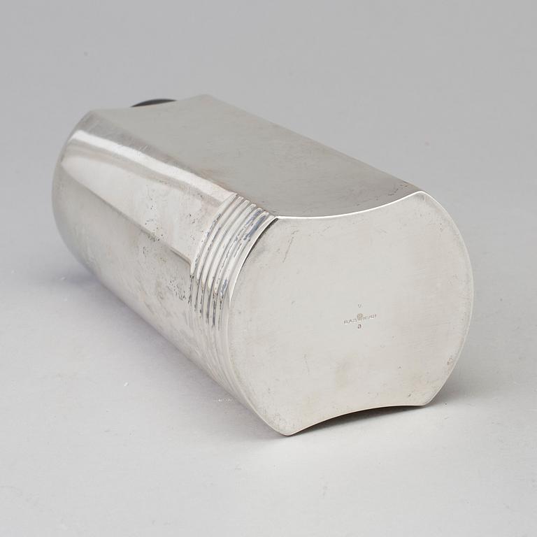 A silvered metal shaker by Folke Arström for GAB in Stockholm, first half of the 20th century.