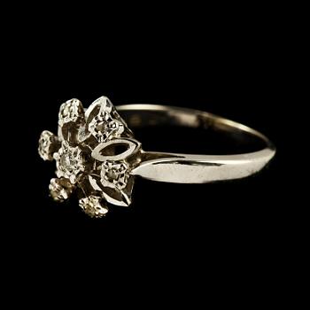 RINGAR, 2 st, 18k guld med diamanter, tot 0.25 ct. Vikt 6 g.