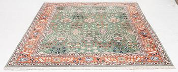 Matta, semiantik Täbris, Nordvästra Persien, ca 291 x 202 cm.