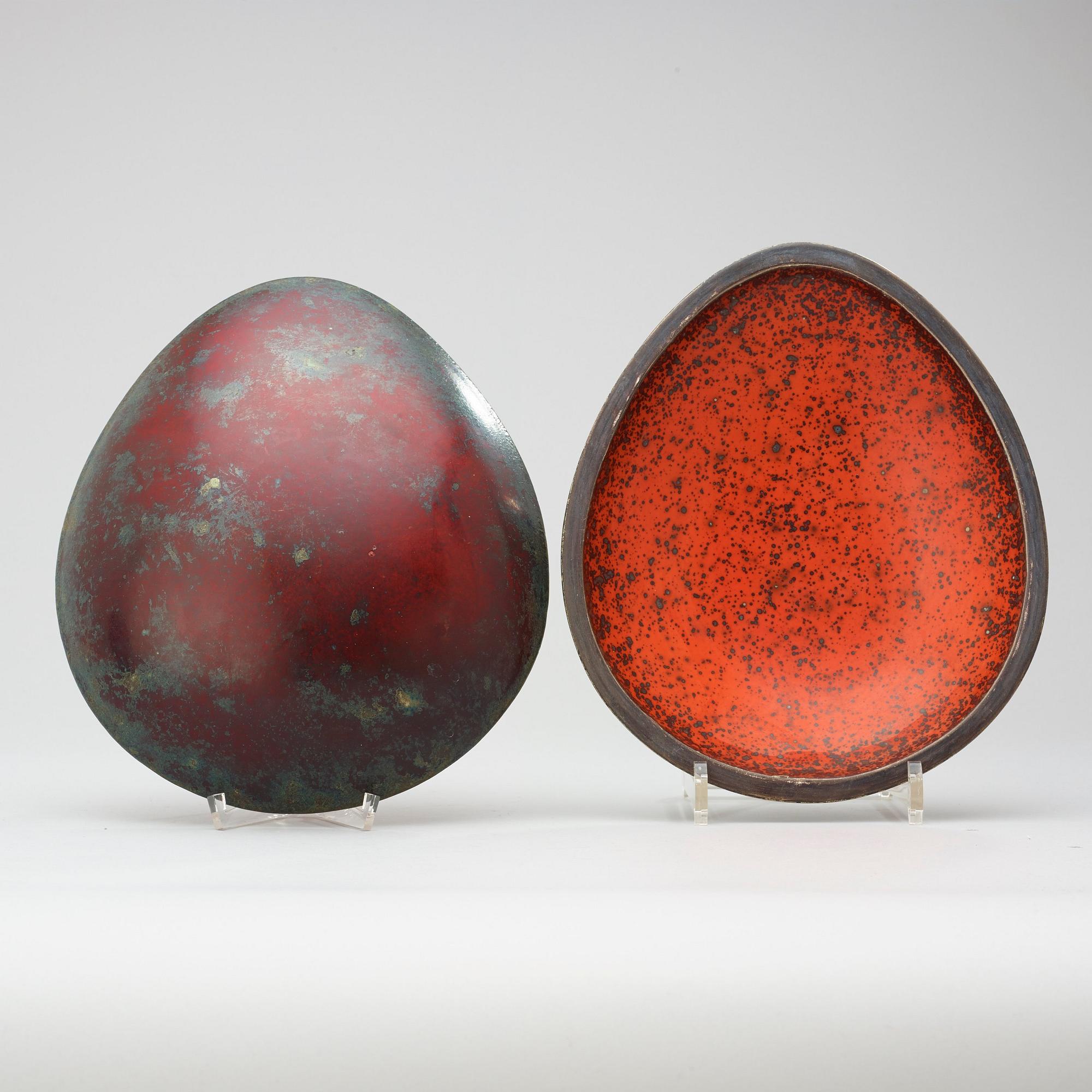 A Hans Hedberg faience box and two eggs, Biot, France.