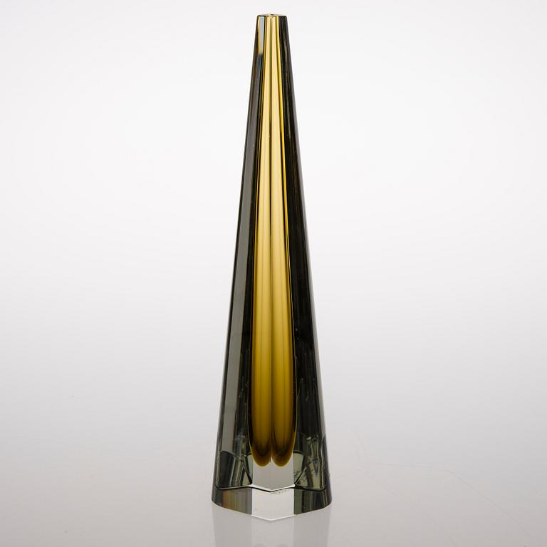 An "Obelisk" glass sculpture signed K. Franck, Nuutajärvi -64.