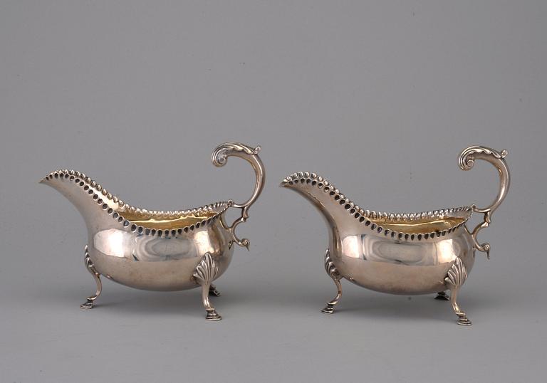 A PAIR OF SAUCE BOATS, sterling silver London 1772. Weight 384 g.