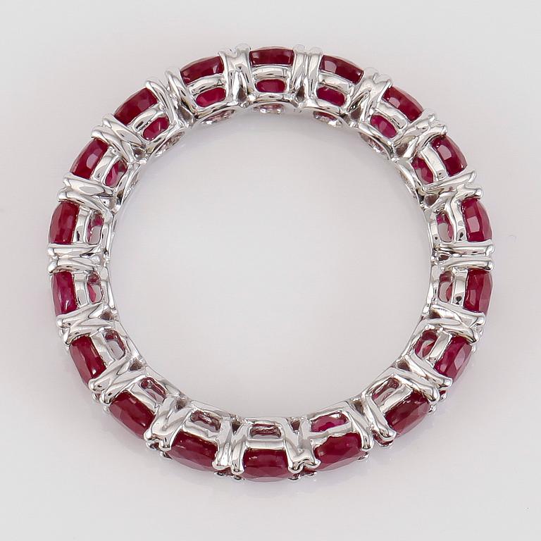 RING, 18K vitguld och rubiner tot ca 4.90 ct.