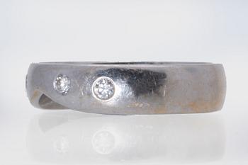 Ring 18k whitegold 4 brilliant-cut diamonds approx 0,15 ct, size 56,5.