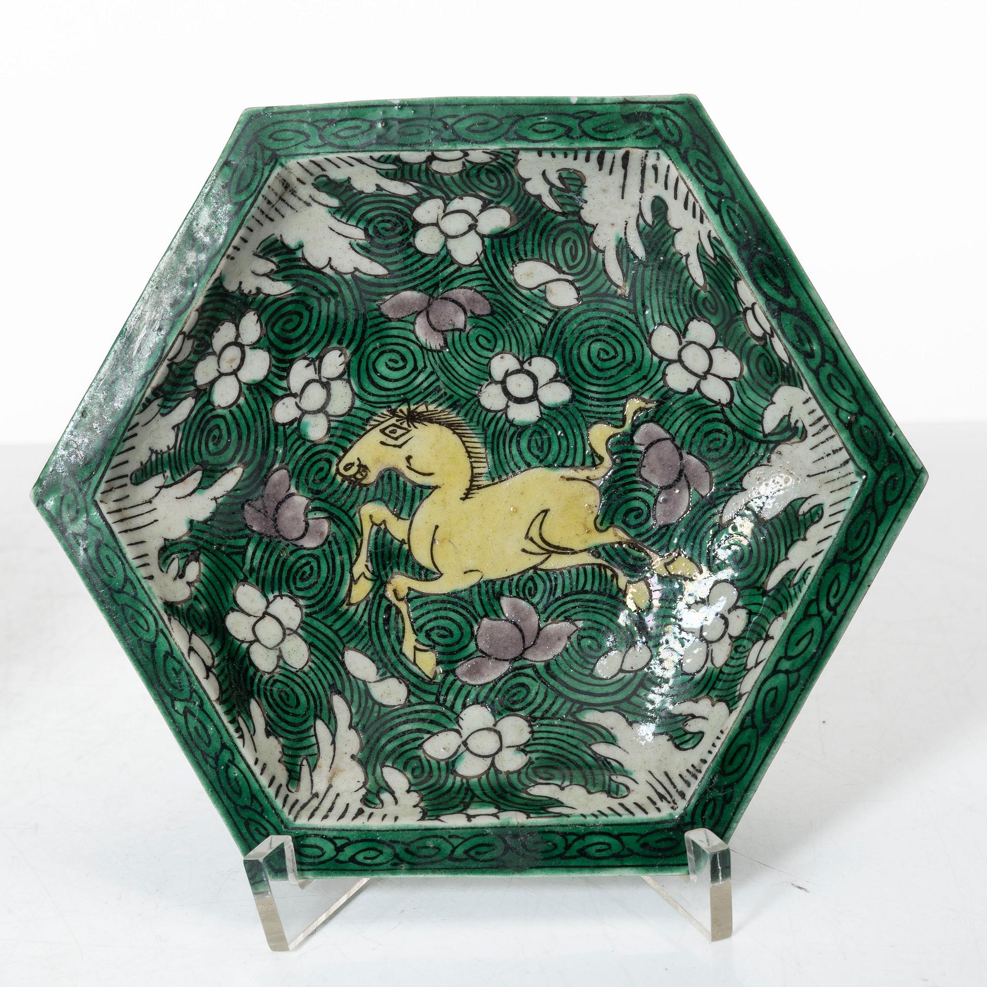 Two Chinese dishes, Qing dynasty, Kangxi (1662-1722).