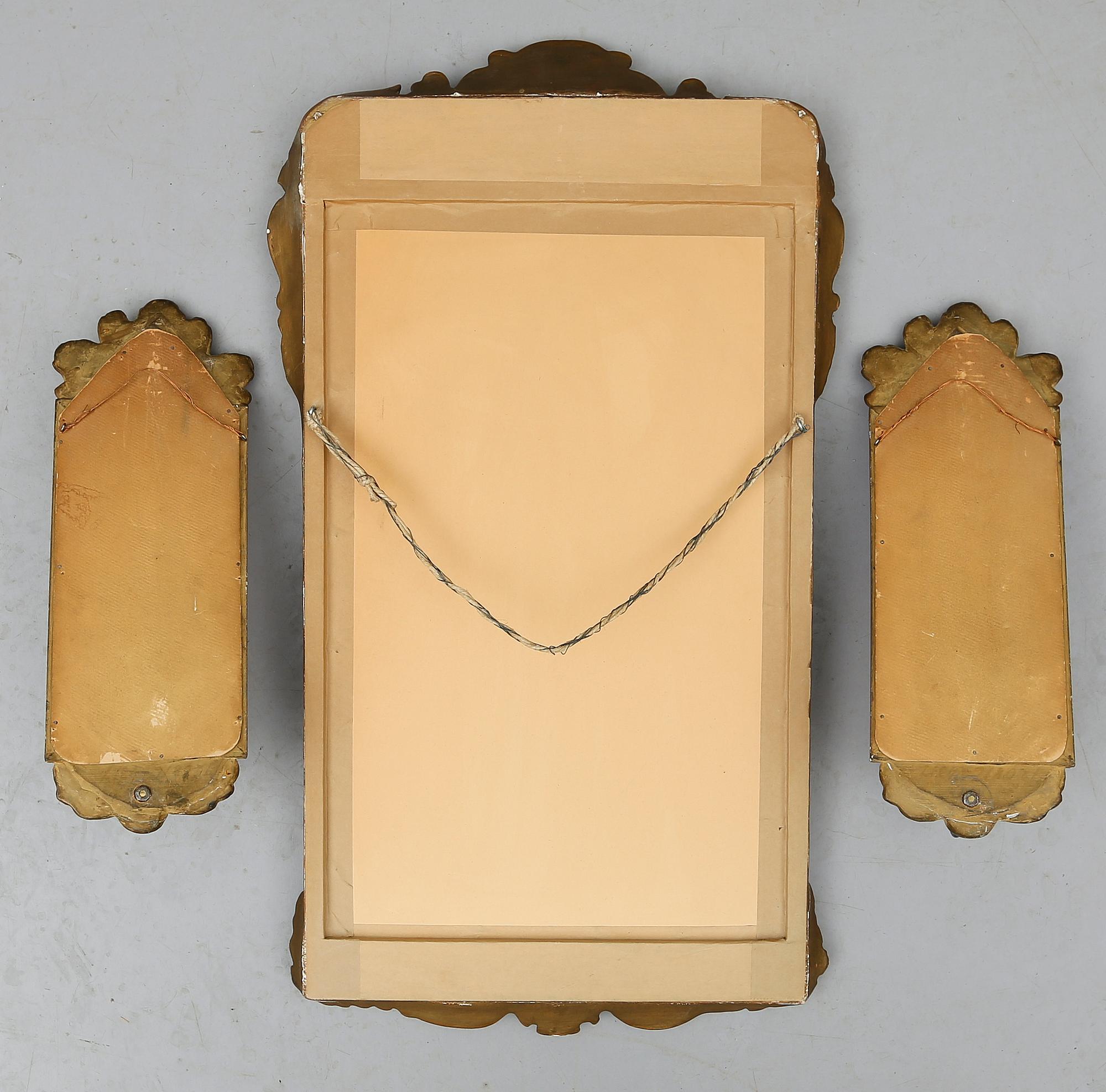 SPEGEL och snarlika SPEGELLAMPETTER, 1 par, rokokostil, 1900-talets första hälft.