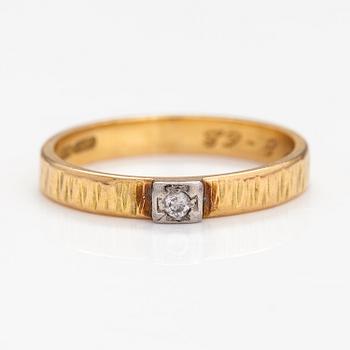 Ring, 18K guld, diamant ca 0.03 ct. Hans Göran Hardt, Helsingfors 1968.