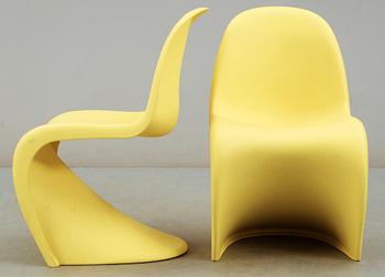 STOLAR, ett par, "Panton chair", Verner Panton för Vitra, formgivna 1960.