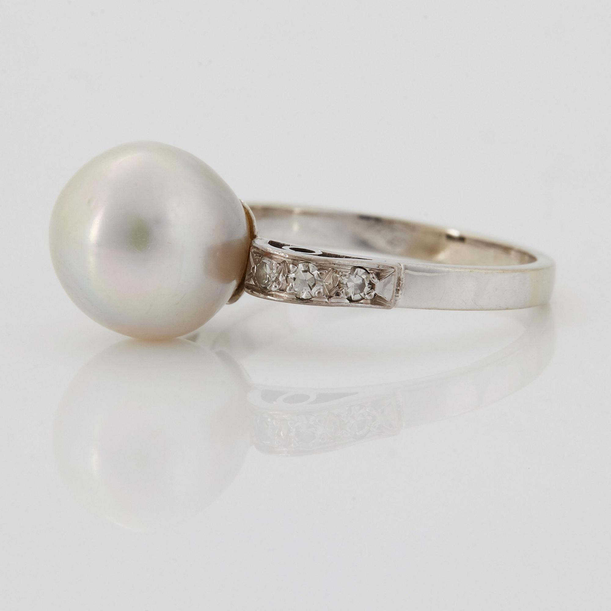 Ring 18K vitguld med en pärla och åttkantslipade diamanter.