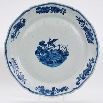 A blue and white dinner service, Qing dynasty, Qianlong (1736-95). (70 pieces).