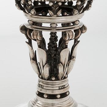 A pair of centrepiece silver bowls by Johan Rohde for Georg Jensen, Copenhagen 1915-1919. Design nr 252.