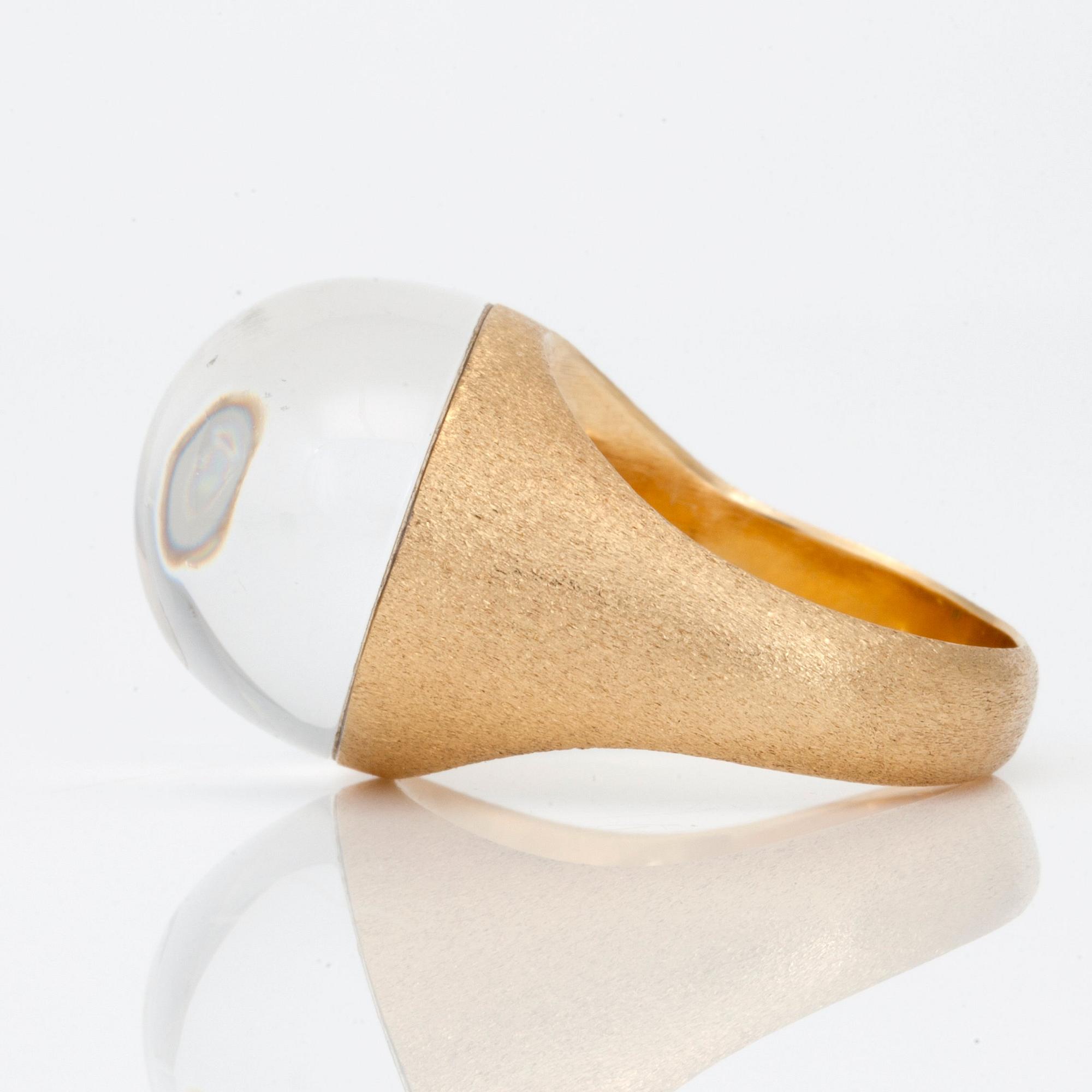 RING, H.Stern från "the golden stones collection" med cabochonslipad bergkristall.