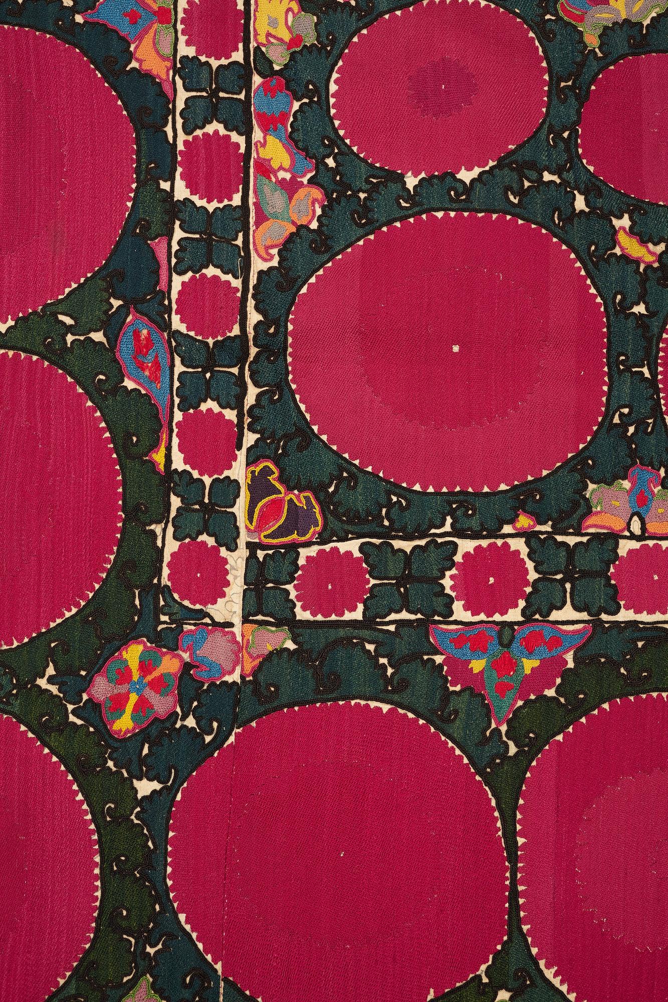 Broderi, antik Uzbekistan suzani, sannolikt Tashkent, ca 231,5-237,5 x 160-161 cm.