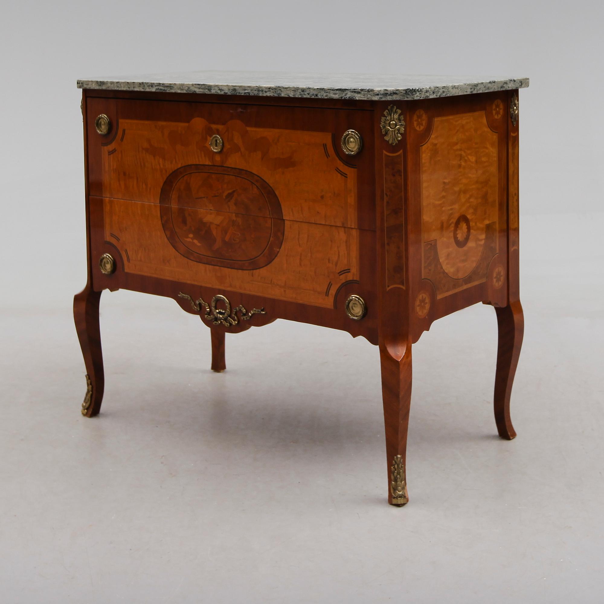 BYRÅ, gustaviansk stil, 1900-talets andra hälft.