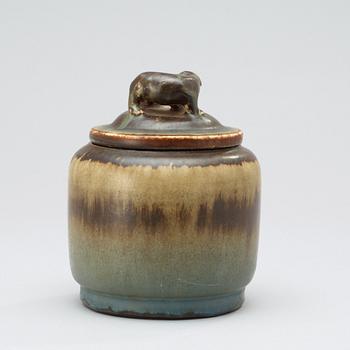 A Gunnar Nylund stoneware jar and cover, Bing & Grøndahl, Denmark 1920's-30's.