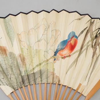 A fan leaf painting by Chen Donghu, signed and dated 1942.