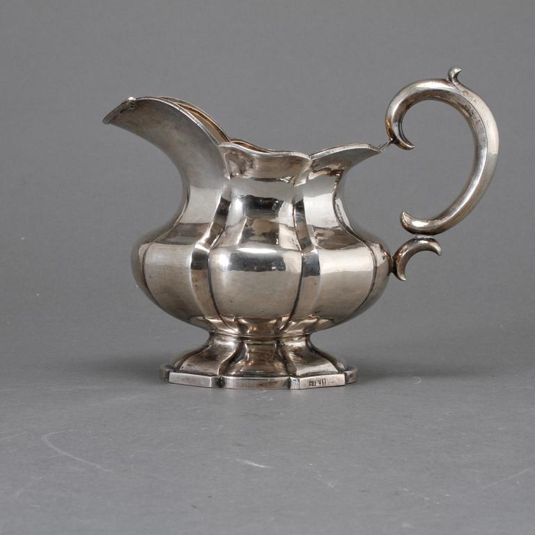 GRÄDDKANNA, silver, icke identifierad mästarstämpel, Moskva 1852. Vikt 193 g.