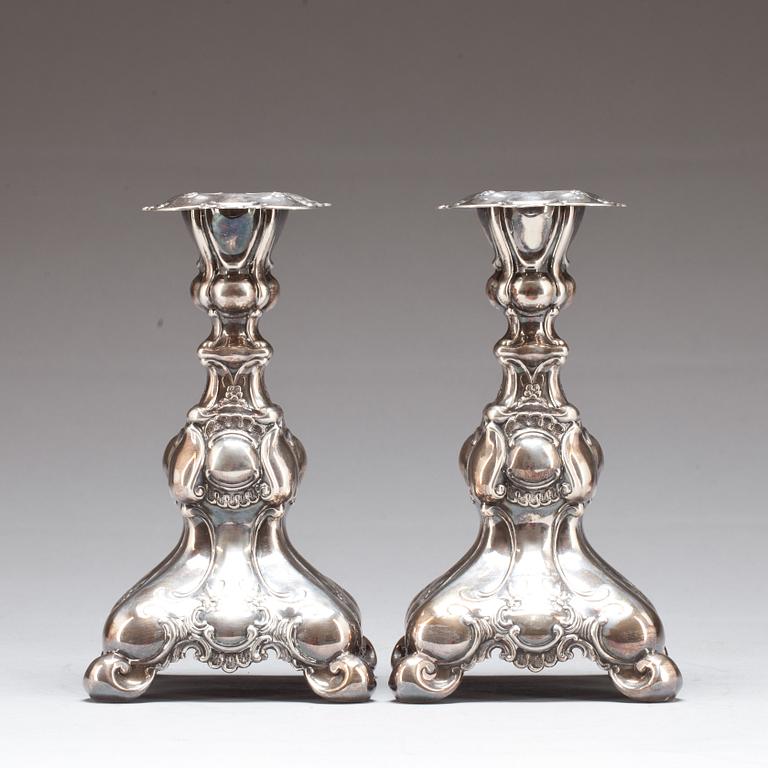 LJUSSTAKAR, ett par. Silver, barockstil G.A.B. 1948-49.