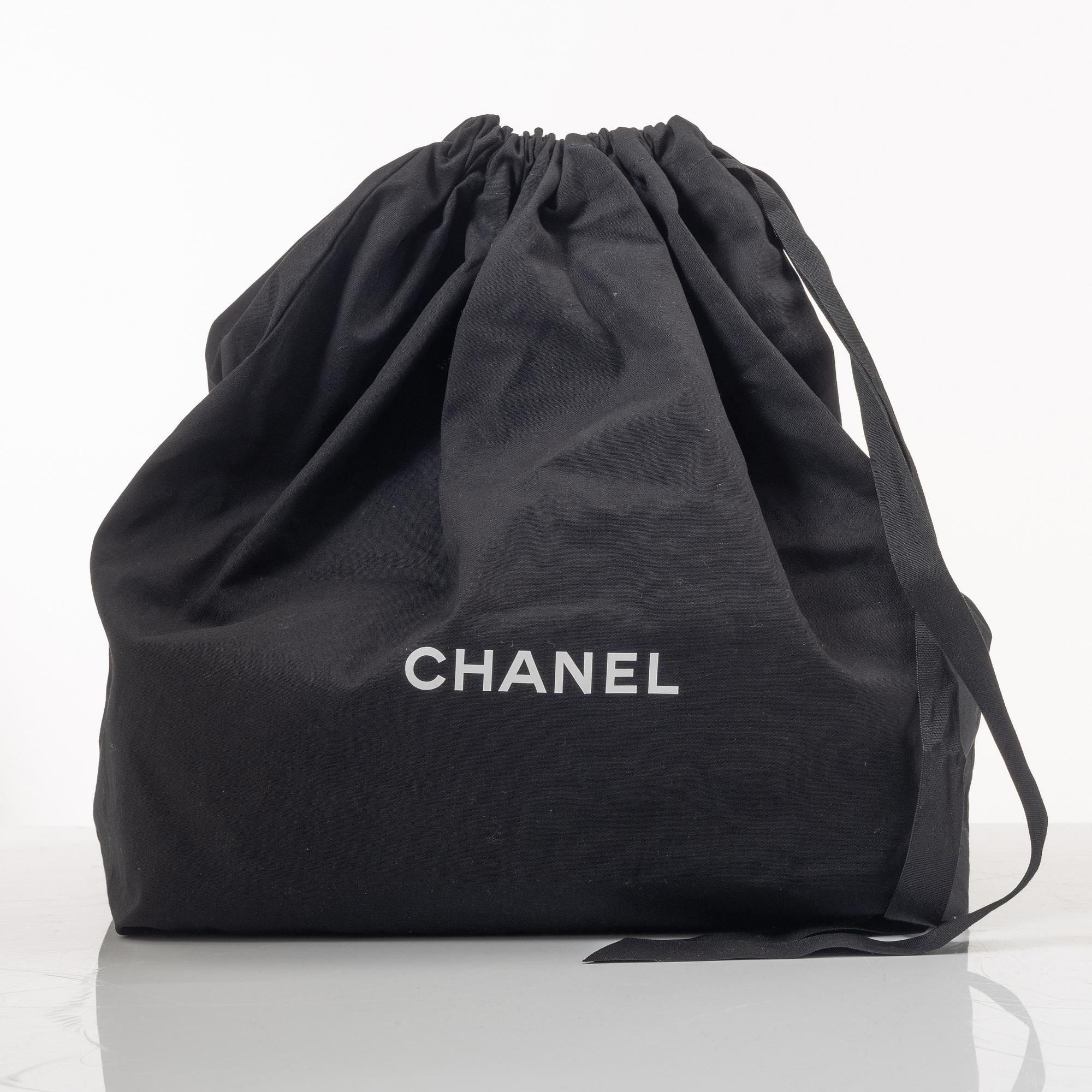 Chanel, bag, "19 Medium Flap Bag".