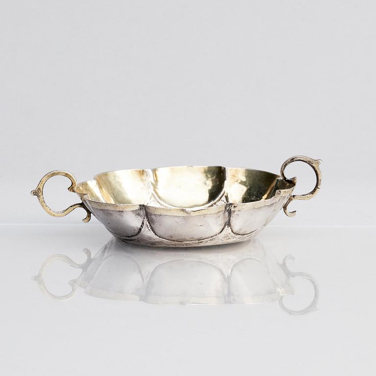 A small German parcel-gilt silver dish (possibly wine tasting bowl), Hans Jacob Bauer III, Augsburg 1689-1692.