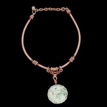 HALSBAND, Kina, jadeit och sidentråd, nyproduktion.