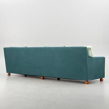 Josef Frank, a model 3031 sofa, Firma Svenskt Tenn, 2020.
