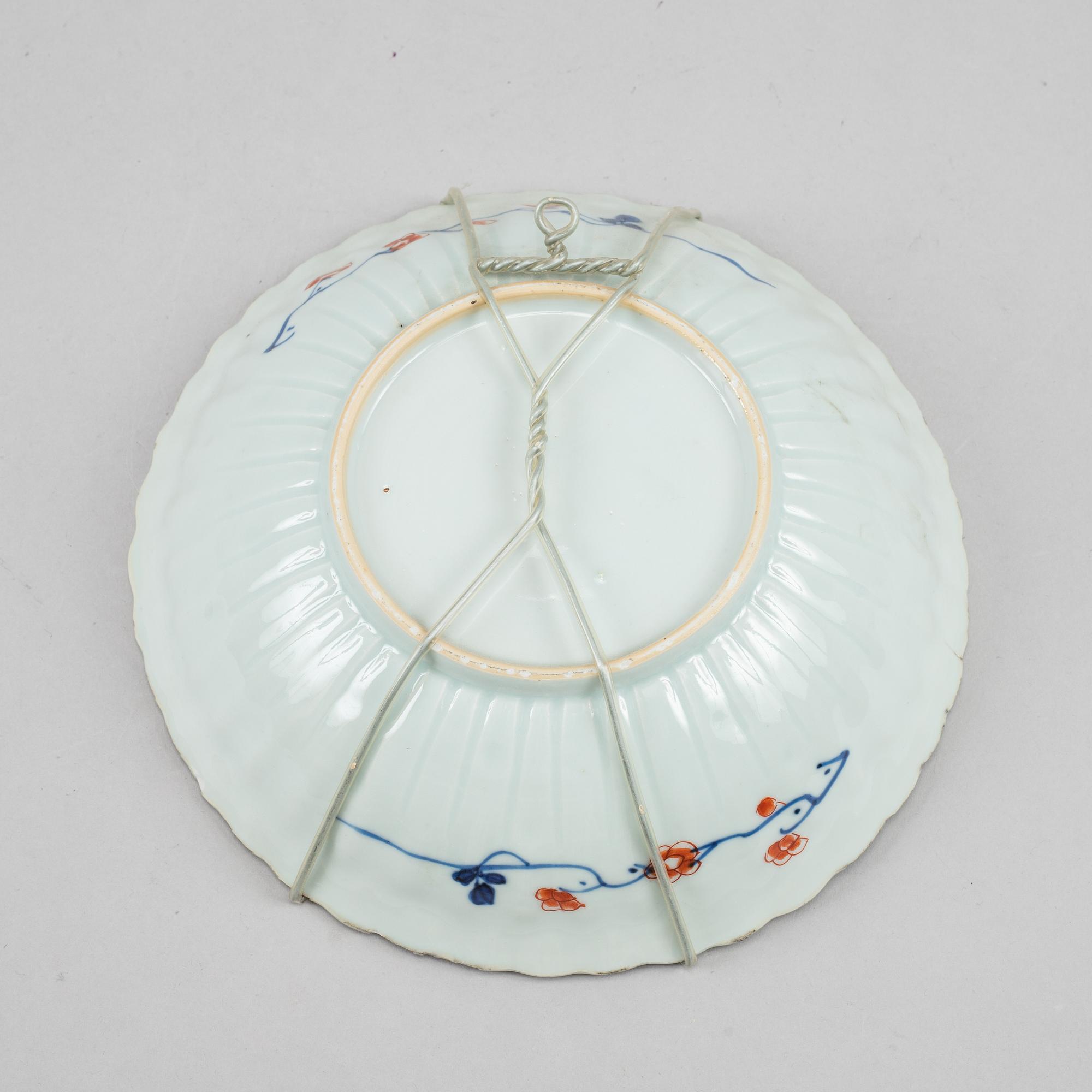 An imari dish and an imari bowl, Qing dynasty, Qianlong (1736-95).