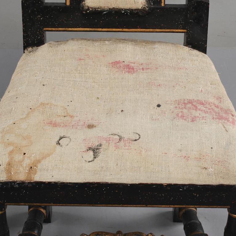 STOLAR, ett par, så kallade kronstolar, barock, 1700-talets första hälft.