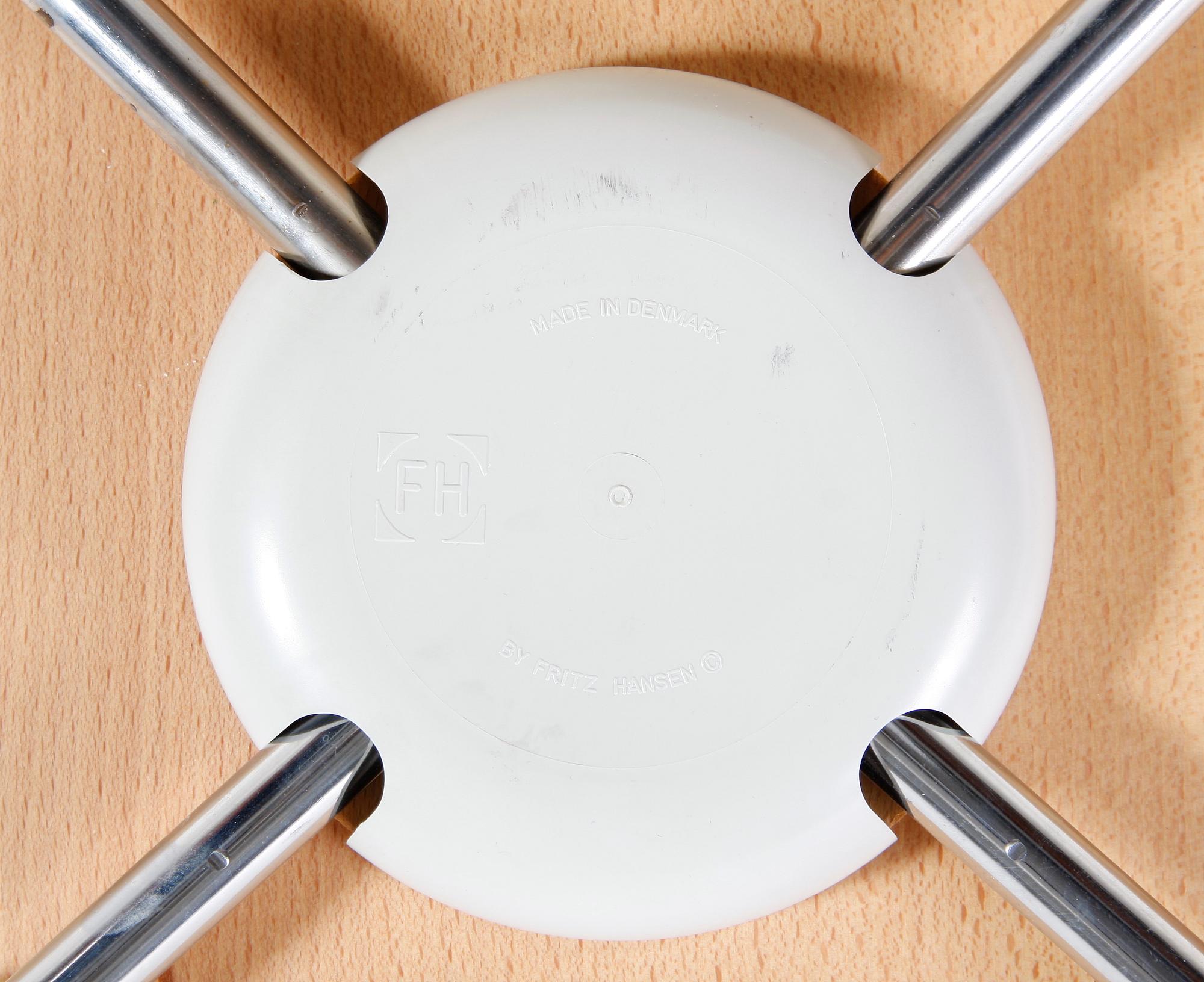 STOL, "Sjuan". Arne Jacobsen för Fritz Hansen.